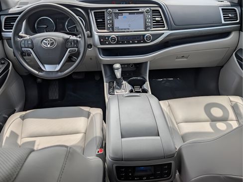 Used 2018 Toyota Highlander Limited Platinum AWD/4WD image 12