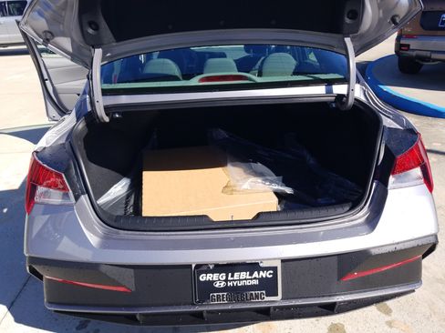 New 2026 Hyundai Elantra SE image 13