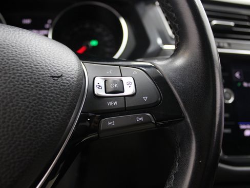 Used 2019 Volkswagen Tiguan SE image 36