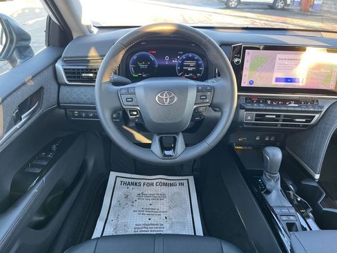 Used 2025 Toyota Camry XLE image 33