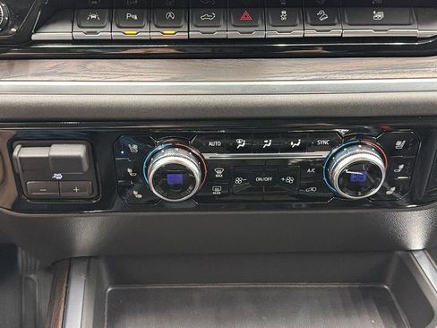 Used 2025 GMC Sierra 1500 SLT w/ SLT Premium Plus Package image 23