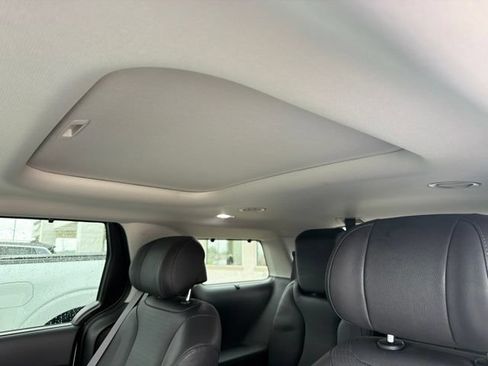 Used 2026 Kia Carnival SX Prestige FWD image 9