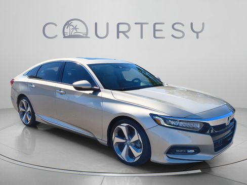 Used 2018 Honda Accord Touring image 7