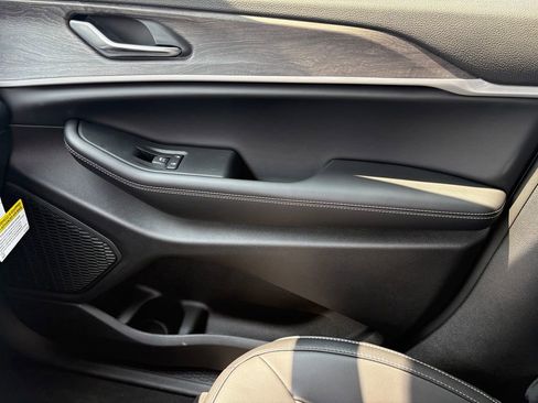 New 2025 Jeep Grand Cherokee L Limited image 28