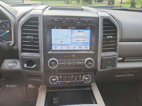 Used 2019 Ford Expedition XLT w/ Equipment Group 202A RWD image 24
