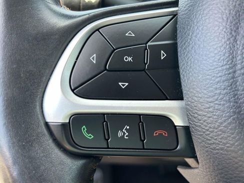 Used 2018 Jeep Compass Latitude FWD image 20