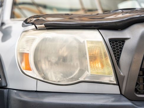 Used 2011 Toyota Tacoma 4x4 Regular Cab image 12