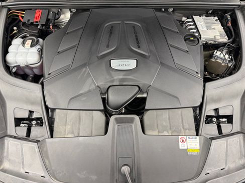 Certified 2023 Porsche Cayenne AWD/4WD image 61