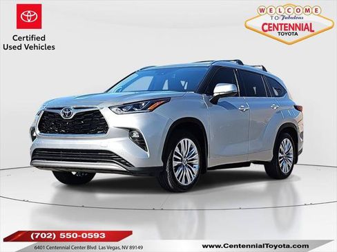 Certified 2025 Toyota Highlander Platinum AWD/4WD image 1