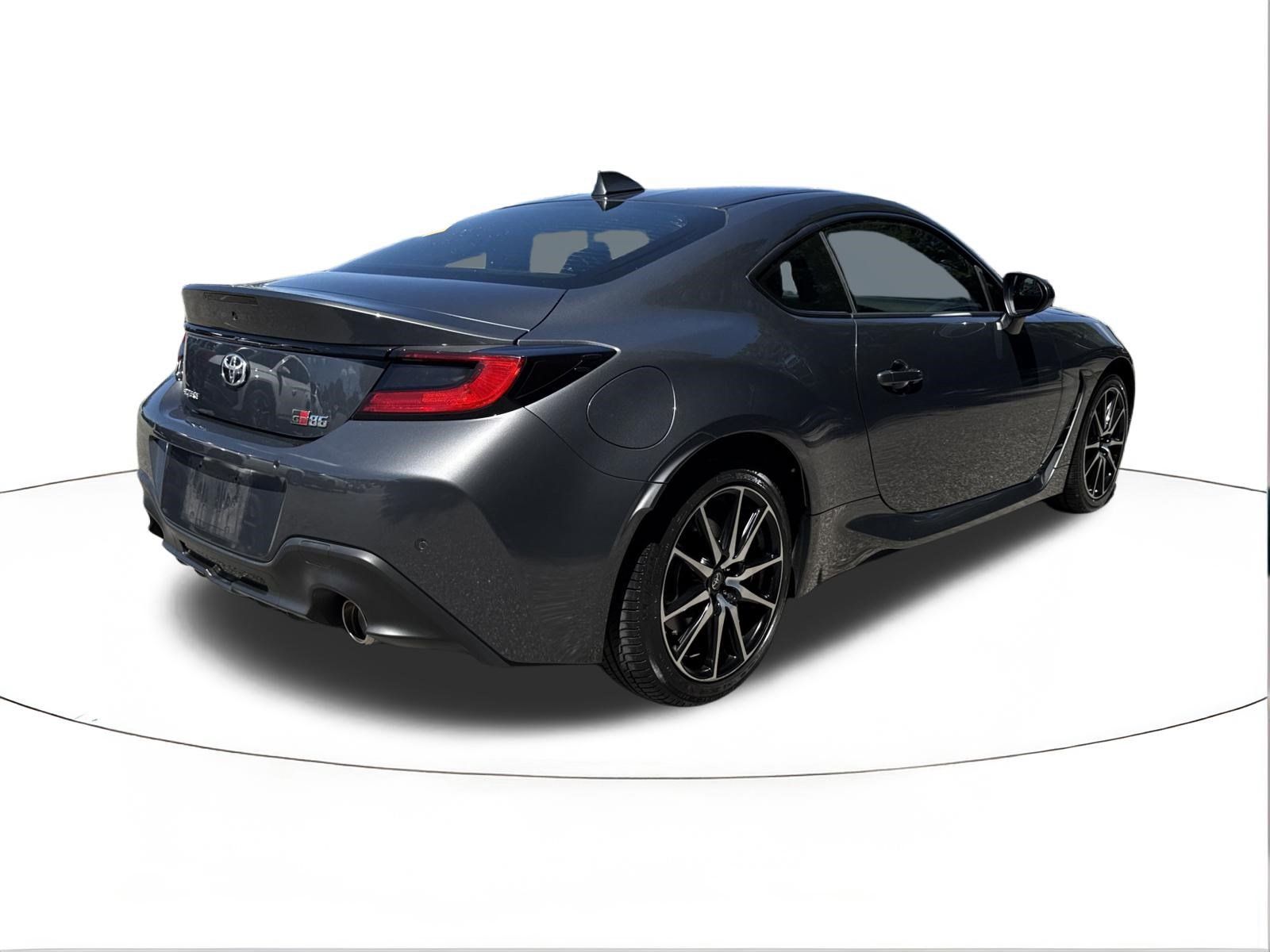 Used 2022 Toyota GR86 RWD image 3