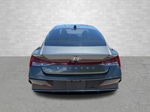 Used 2024 Hyundai Elantra SEL w/ Convenience Package FWD image 3