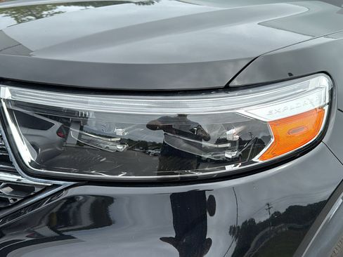Used 2022 Ford Explorer XLT w/ Equipment Group 202A image 9