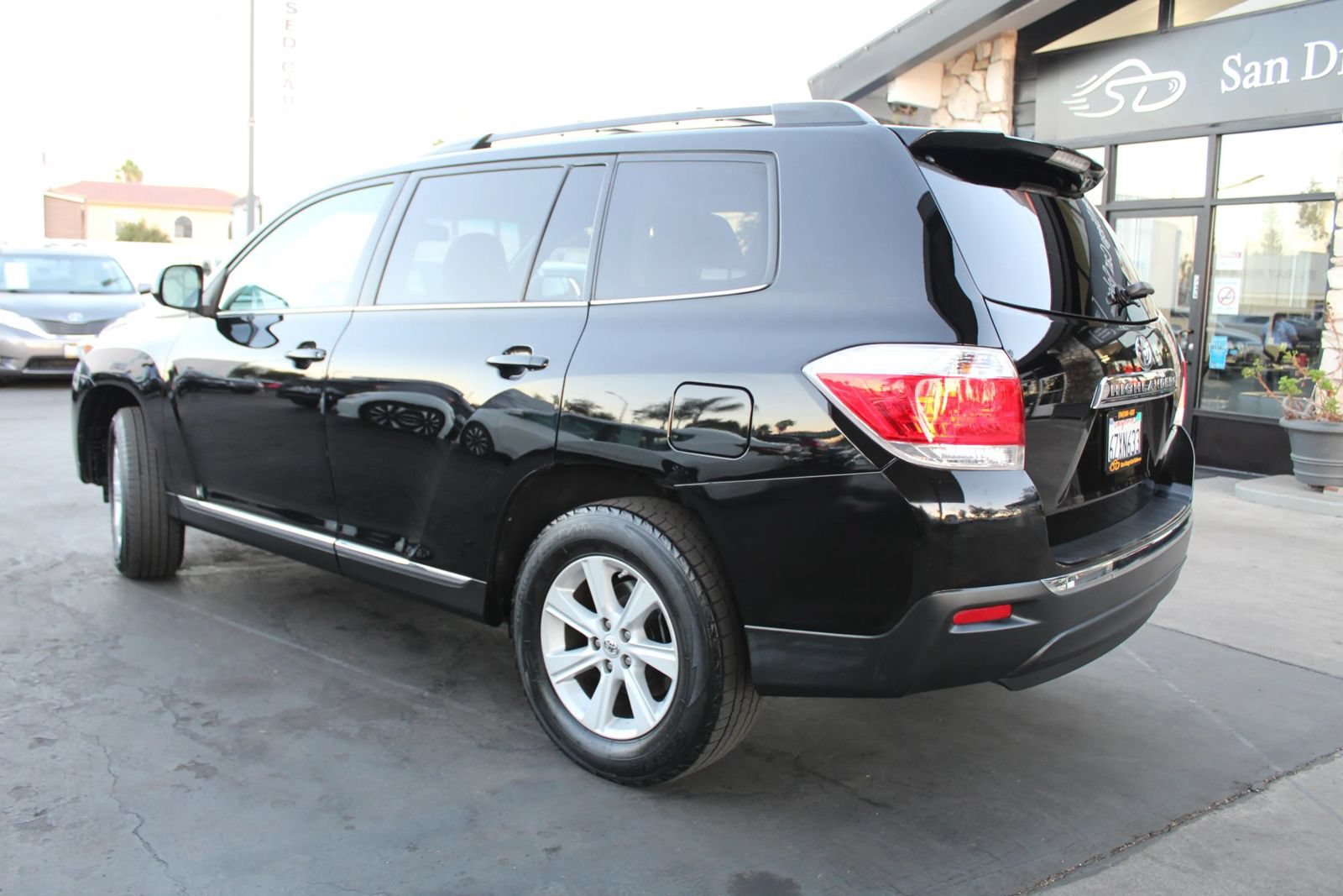 Used 2013 Toyota Highlander SE FWD image 3