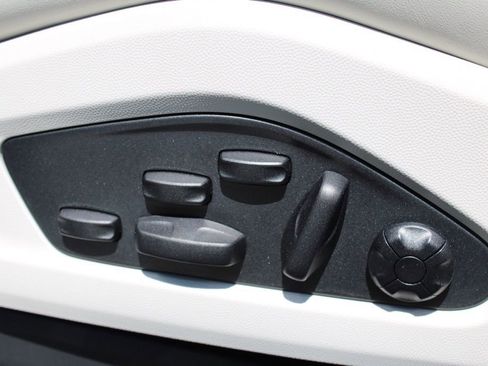 New 2024 Porsche Macan 4 Electric image 33