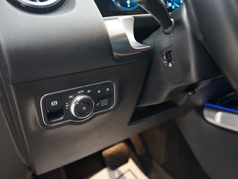 Used 2021 Mercedes-Benz GLB 250 4MATIC image 31