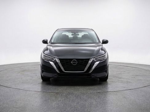 Used 2025 Nissan Sentra SV image 2