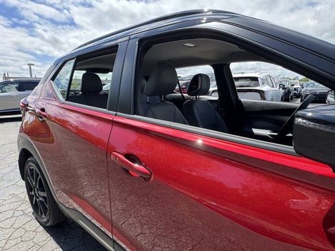 Used 2023 Nissan Kicks SR w/ SR Premium Package FWD image 5
