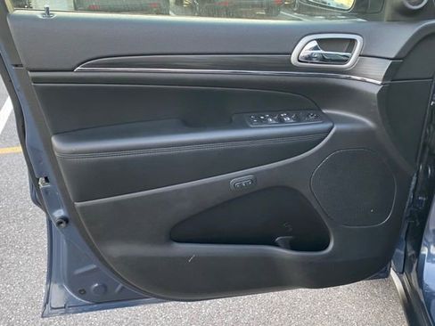 Used 2021 Jeep Grand Cherokee Limited image 11