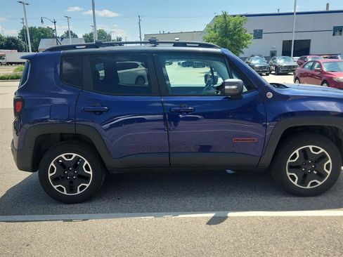 Used 2016 Jeep Renegade Trailhawk AWD/4WD image 3