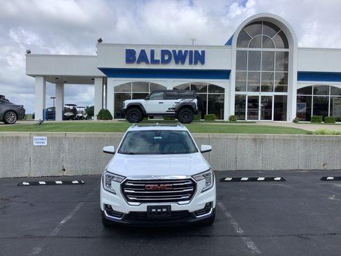 Used 2022 GMC Terrain SLT AWD/4WD image 2