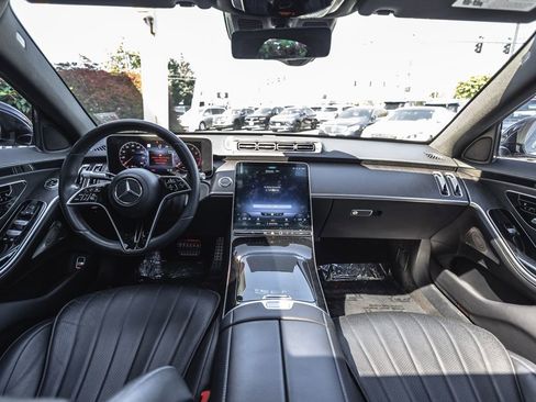 Used 2022 Mercedes-Benz S 500 4MATIC w/ AMG Line Package image 23