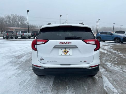 Used 2022 GMC Terrain AT4 image 6
