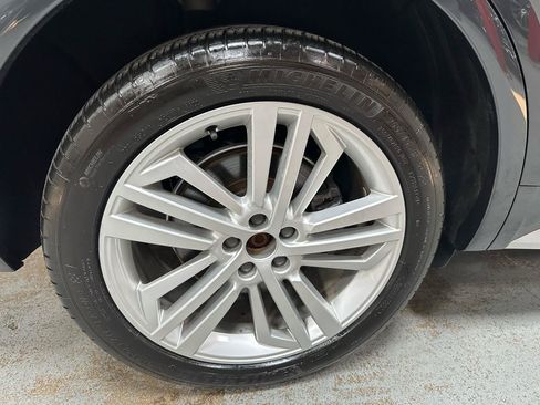 Used 2018 Audi Q5 2.0T Premium Plus w/ Premium Plus Package AWD/4WD image 24