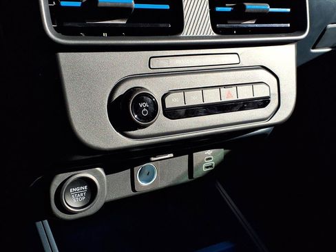 New 2025 Ford Maverick XLT image 16