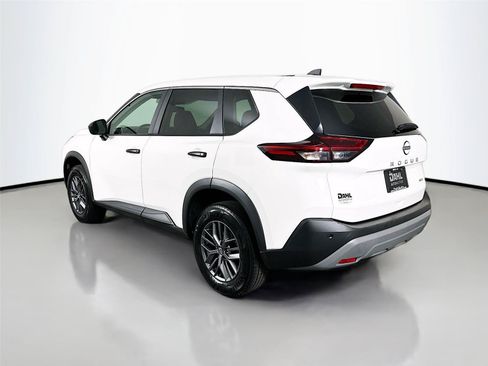Used 2023 Nissan Rogue S AWD/4WD image 10
