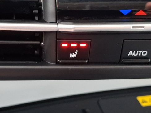 Certified 2025 Toyota Sienna XLE FWD image 24