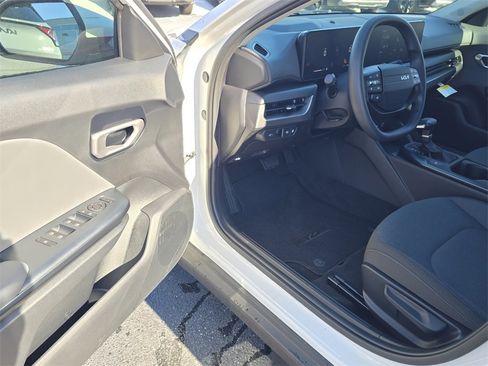 New 2025 Kia K4 LXS image 9