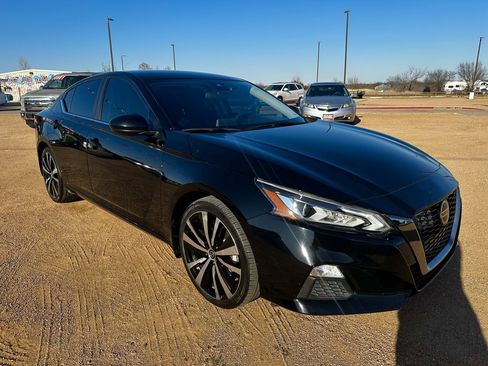 Used 2021 Nissan Altima 2.5 SR image 3