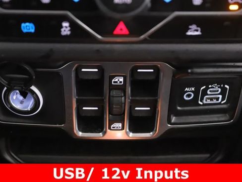 Used 2025 Jeep Wrangler Unlimited Sahara image 23