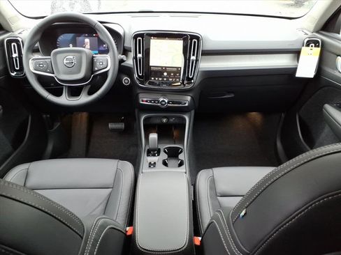 New 2026 Volvo XC40 B5 Core w/ Climate Package image 12