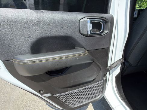 Used 2025 Jeep Wrangler Unlimited Sahara w/ Safety Group AWD/4WD image 22