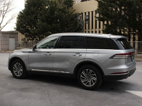 Used 2023 Lincoln Aviator AWD image 9