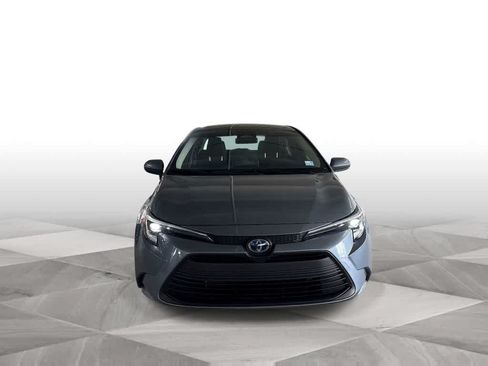 Used 2025 Toyota Corolla LE FWD image 3