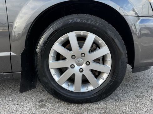 Used 2015 Chrysler Town & Country Touring w/ Driver Convenience Group image 7