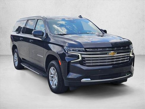 Used 2024 Chevrolet Suburban LT RWD image 3