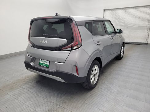 Used 2025 Kia Soul LX image 9