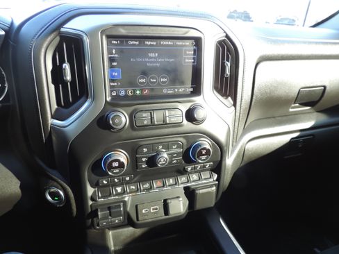 Used 2022 Chevrolet Silverado 2500 LTZ w/ LTZ Plus Package image 10