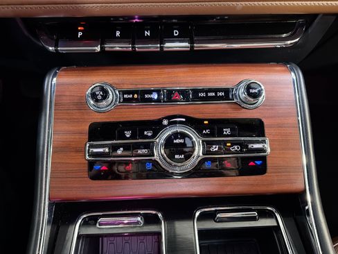 Used 2023 Lincoln Aviator Reserve w/ Equipment Group 201A RWD image 20