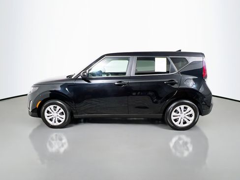 Used 2023 Kia Soul LX image 9