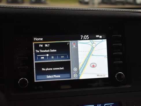 Used 2020 Toyota Sienna XLE image 24