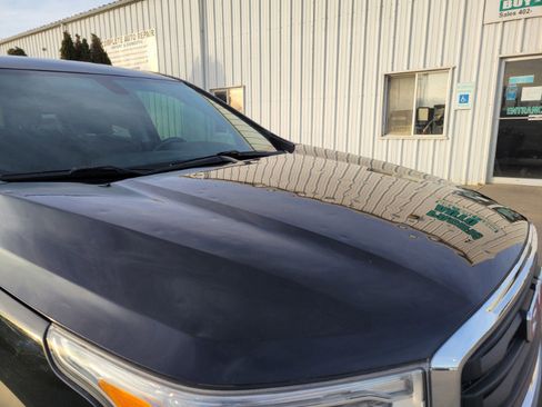 Used 2018 GMC Acadia SLE w/ LPO, Floor Liner Package image 11