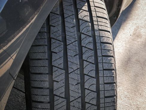 Used 2025 Volvo XC60 B5 Plus image 12