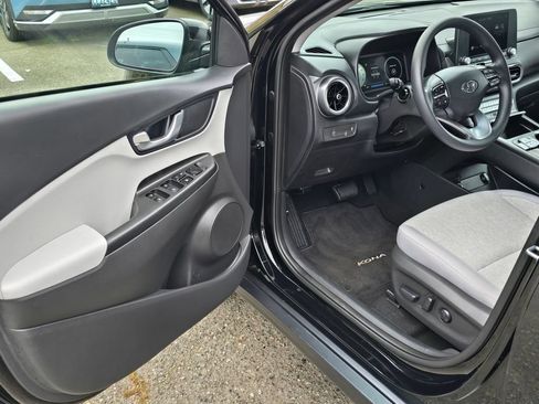 Used 2023 Hyundai Kona SE FWD image 17