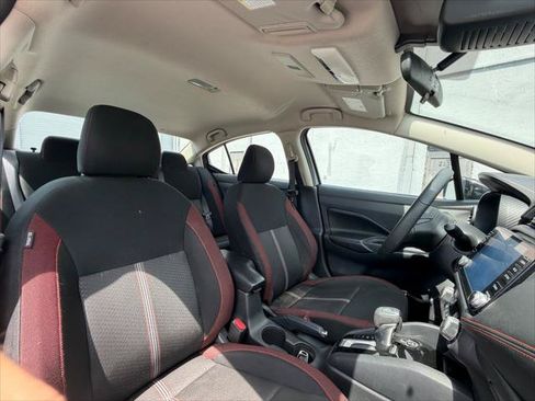 Used 2024 Nissan Versa SR FWD image 11