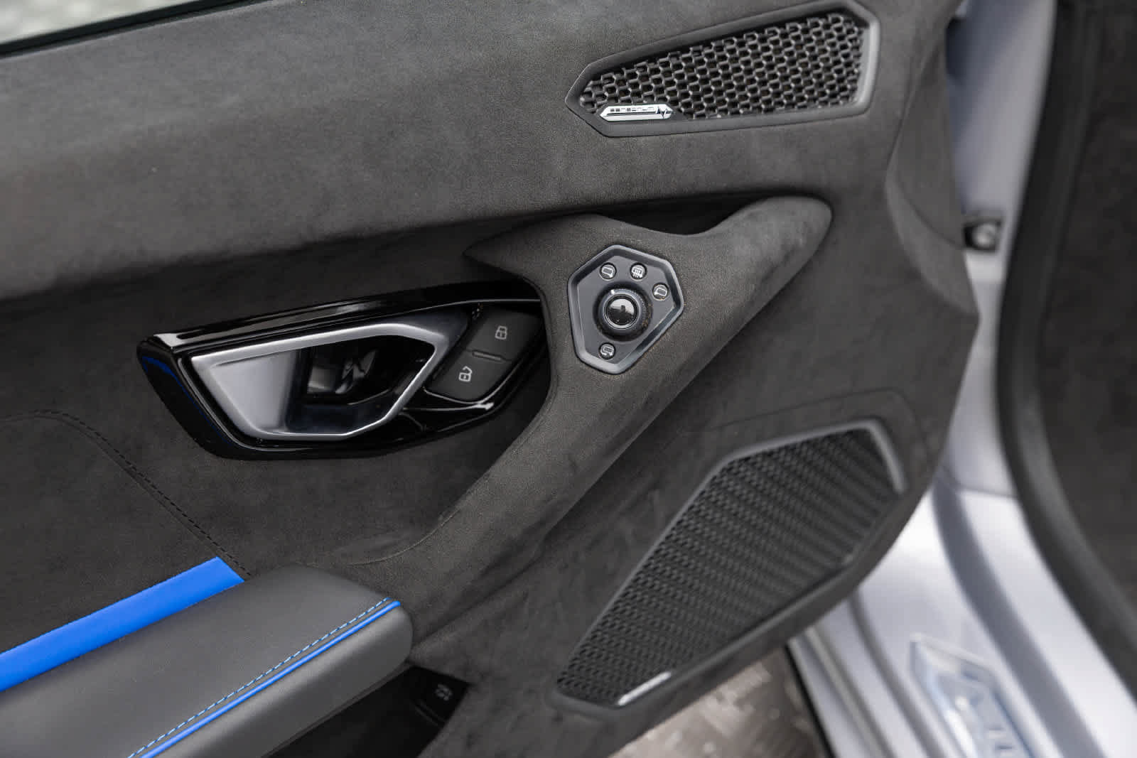 Used 2023 Lamborghini Huracan Tecnica RWD image 21