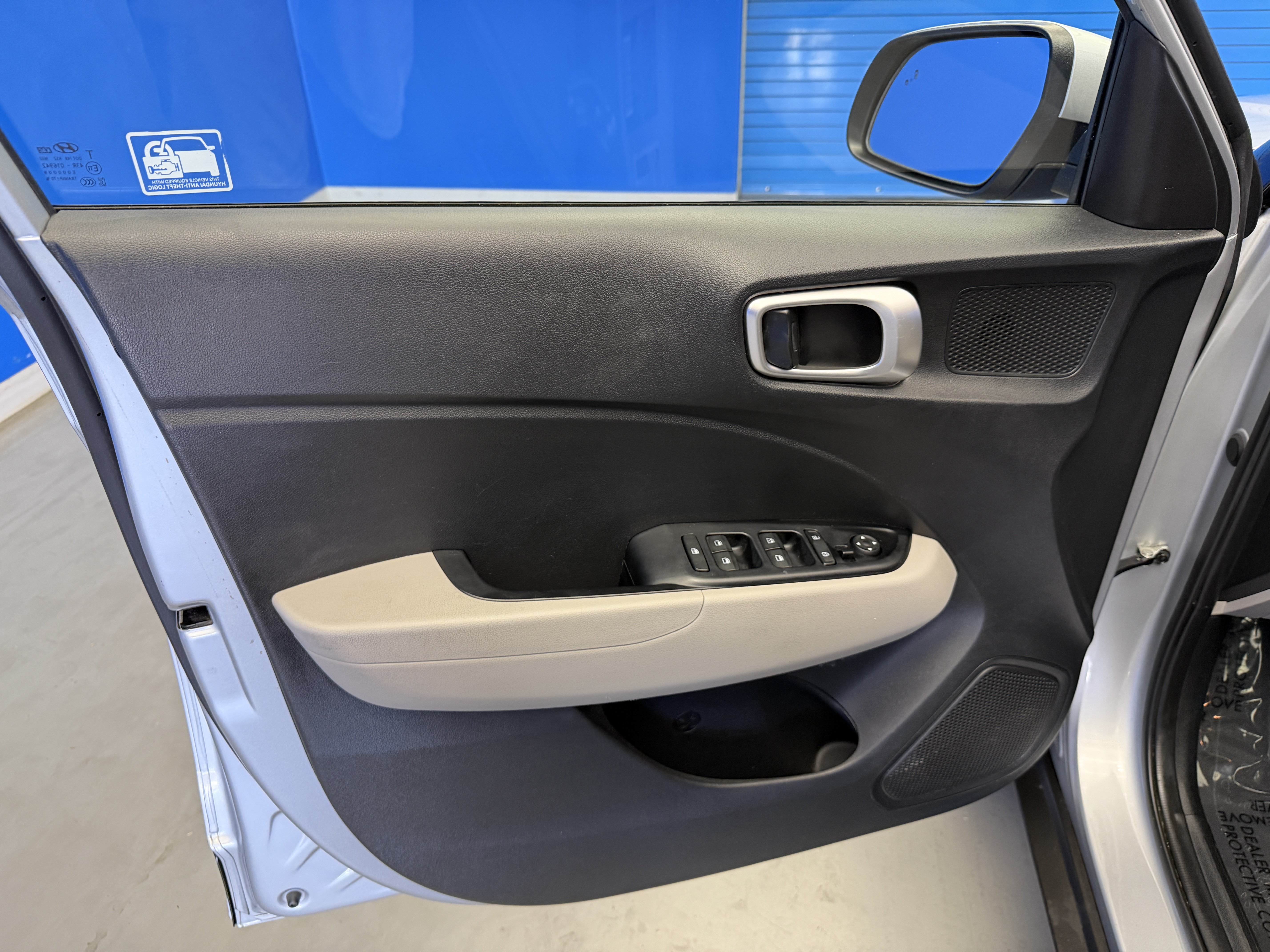 Used 2021 Hyundai Venue SEL FWD image 9